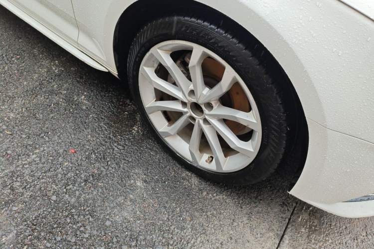 Used Audi A4L 2017 40 TFSI Style Edition Right Front Wheel Hub