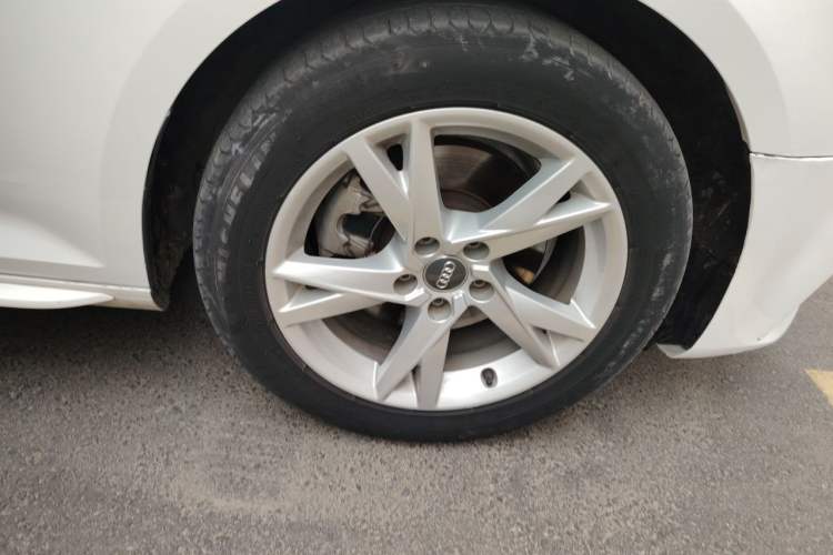 Used Audi A4L 2017 Plus 40 TFSI Ambition Model Right Front Wheel Hub
