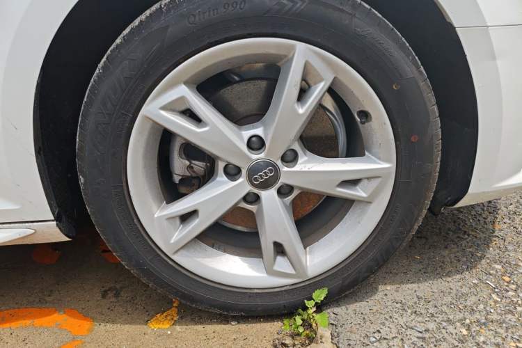 Used Audi A4L 2017 Plus 40 TFSI Fashion Model Right Front Wheel Hub