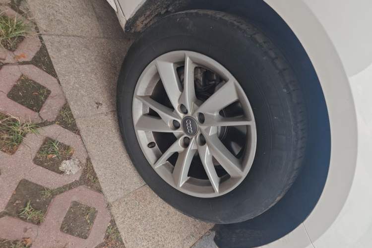 Used Audi A4L 2017 40 TFSI Ambition Edition Right Front Wheel Hub