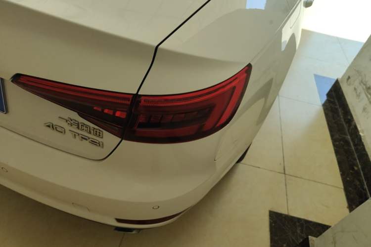 Used Audi A4L 2017 Plus 40 TFSI Ambition Model Right Rear Taillight