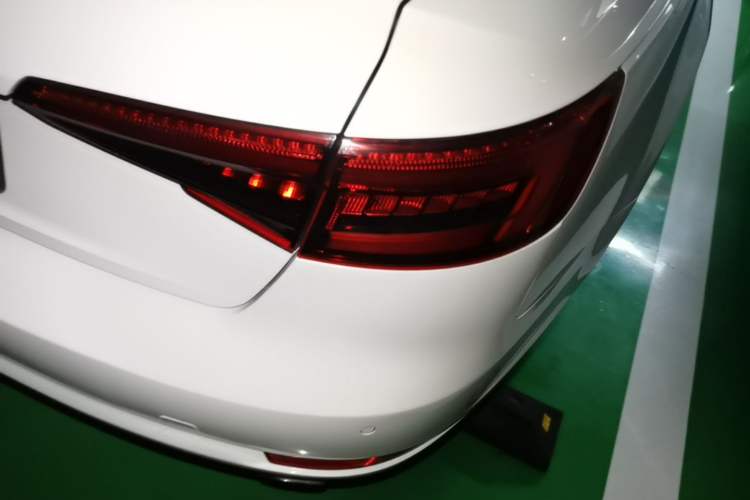 Used Audi A4L 2017 40 TFSI Fashion Model Right Rear Taillight