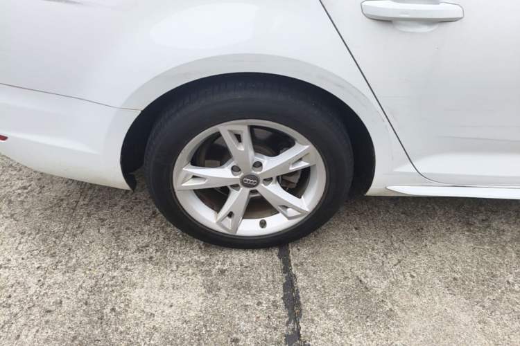 Used Audi A4L 2017 40 TFSI Fashion Model Right Rear Wheel Hub