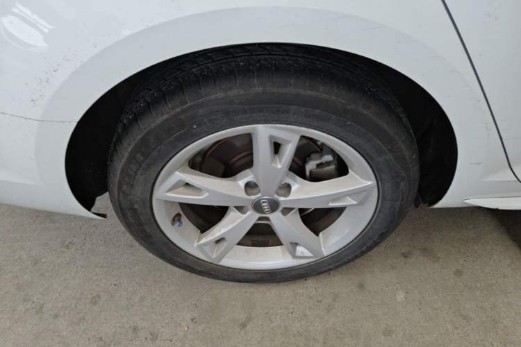 Used Audi A4L 2017 40 TFSI Fashion Model Right Rear Wheel Hub