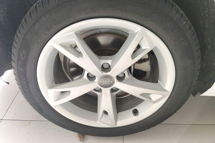 Used Audi A4L 2017 40 TFSI Fashion Model Right Rear Wheel Hub