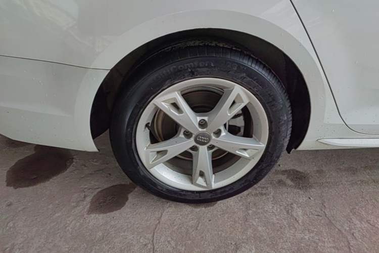 Used Audi A4L 2017 Plus 40 TFSI Fashion Model Right Rear Wheel Hub
