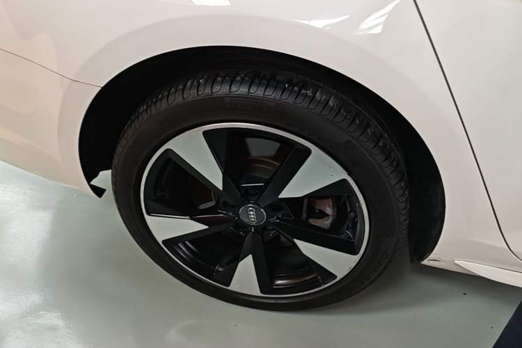 Used Audi A4L 2017 45 TFSI quattro Sport Edition Right Rear Wheel Hub