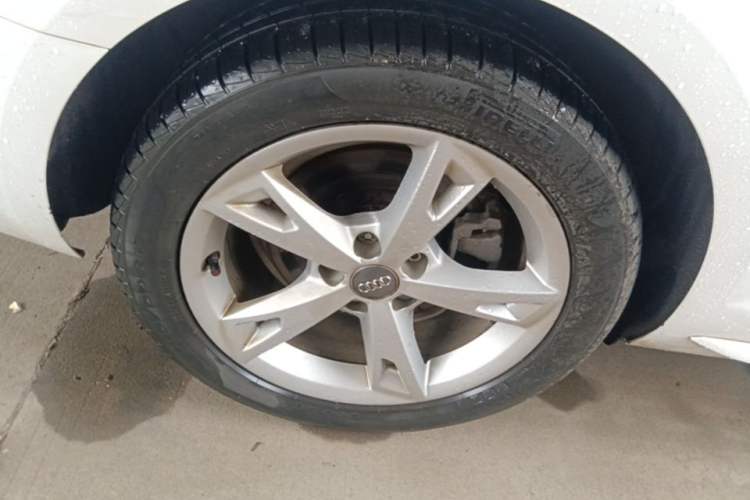 Used Audi A4L 2017 40 TFSI Fashion Model Right Rear Wheel Hub