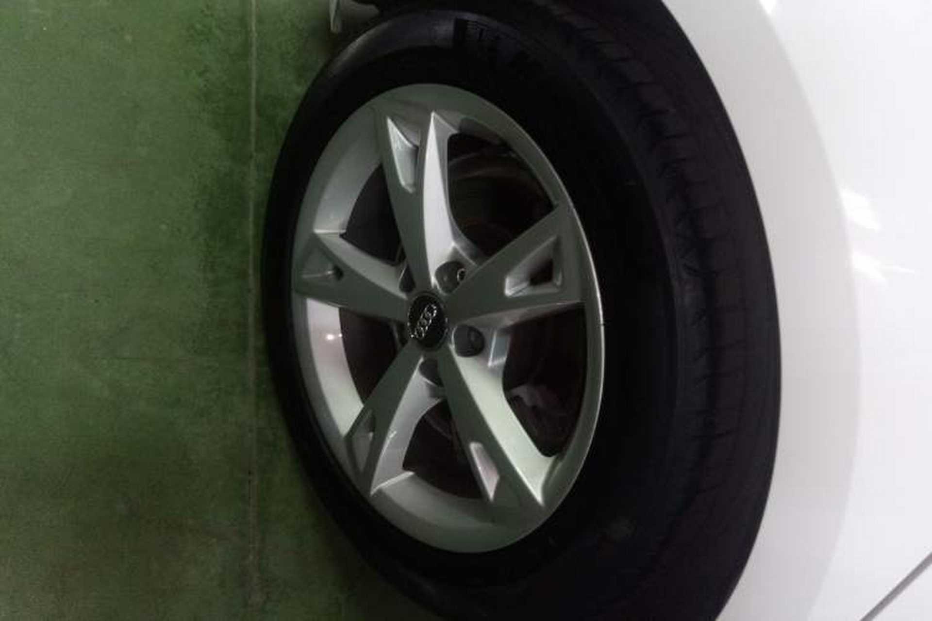 Used Audi A4L 2017 Plus 40 TFSI Fashion Model Right Rear Wheel Hub