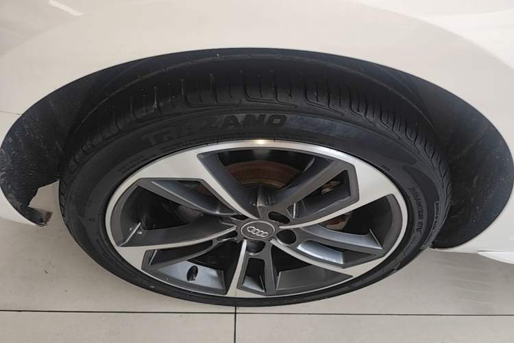 Used Audi A4L 2017 Plus 45 TFSI quattro Sport model Right Rear Wheel Hub