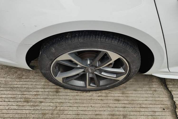 Used Audi A4L 2017 Plus 40 TFSI Sport Model Right Rear Wheel Hub