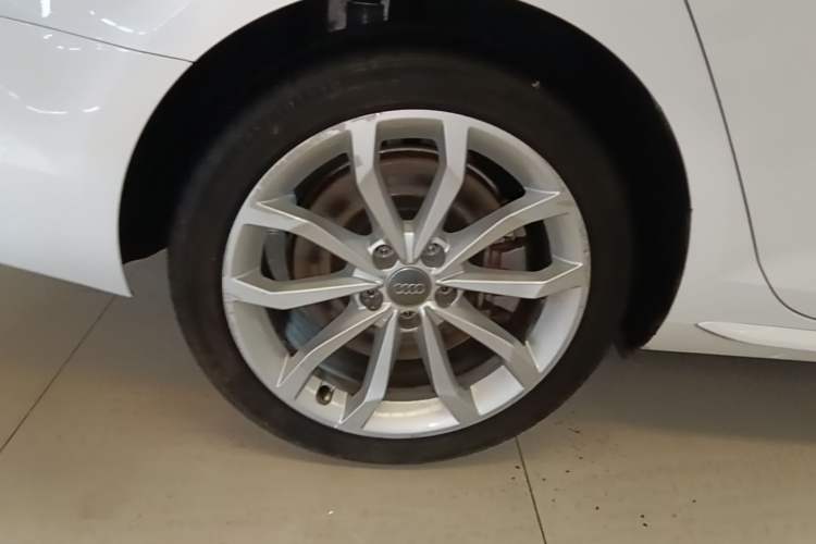 Used Audi A4L 2017 45 TFSI quattro Style Edition Right Rear Wheel Hub