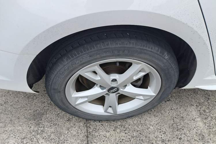 Used Audi A4L 2017 40 TFSI Fashion Model Right Rear Wheel Hub