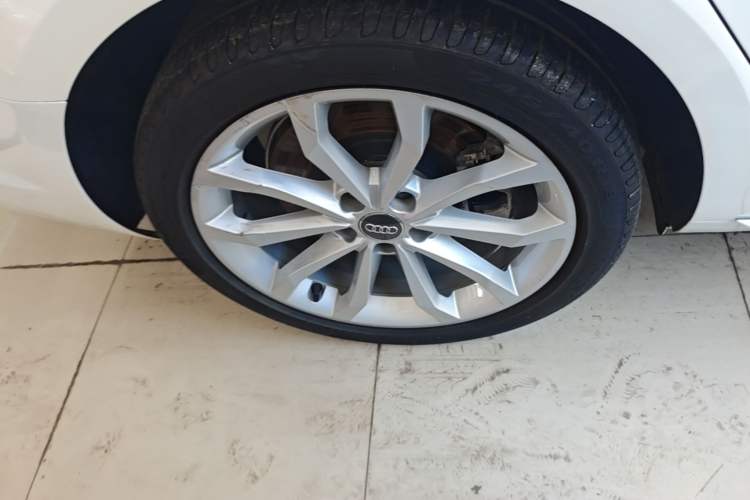 Used Audi A4L 2017 45 TFSI quattro Style Edition Right Rear Wheel Hub