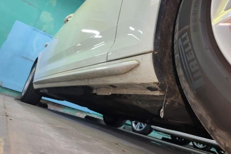 Used Audi A4L 2017 Plus 40 TFSI Fashion Model Right Side Sill
