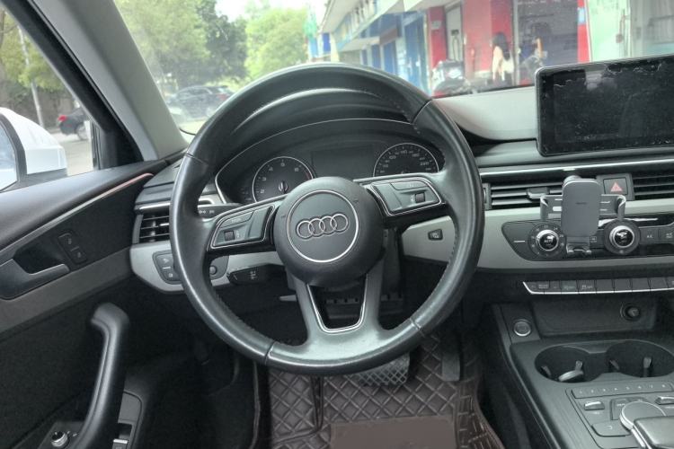 Used Audi A4L 2017 Plus 40 TFSI Ambition Model Steering Wheel