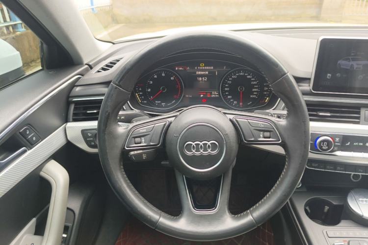 Used Audi A4L 2017 40 TFSI Fashion Model Steering Wheel