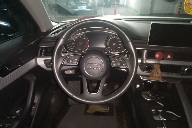 Used Audi A4L 2017 40 TFSI Fashion Model Steering Wheel