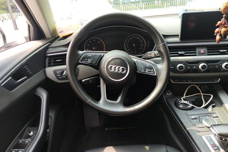 Used Audi A4L 2017 40 TFSI Ambition Edition Steering Wheel