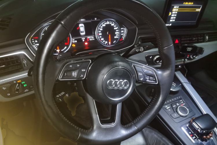 Used Audi A4L 2017 Plus 40 TFSI Fashion Model Steering Wheel