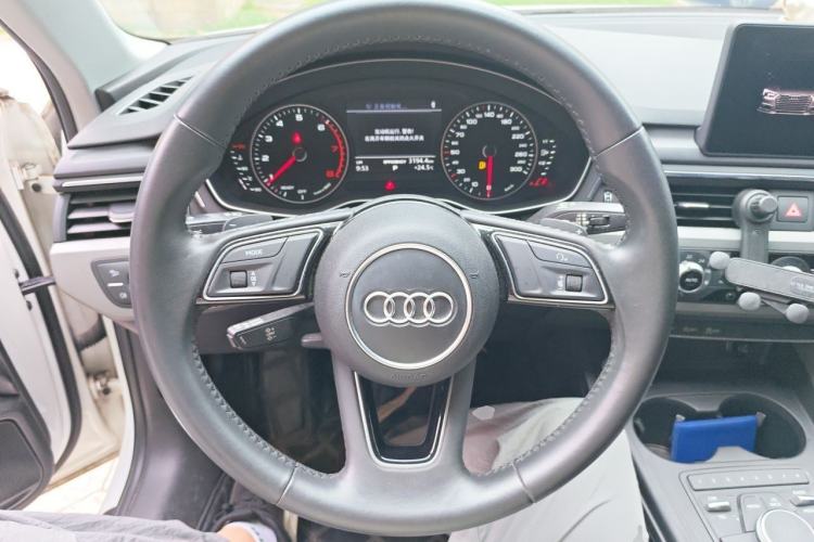 Used Audi A4L 2017 Plus 40 TFSI Ambition Model Steering Wheel