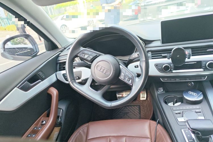 Used Audi A4L 2017 Plus 40 TFSI Sport Model Steering Wheel