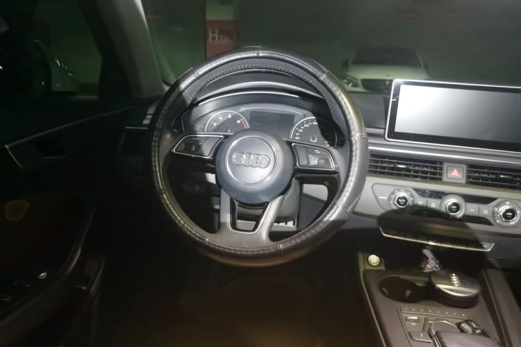 Used Audi A4L 2017 Plus 40 TFSI Ambition Model Steering Wheel