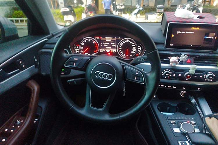 Used Audi A4L 2017 Plus 40 TFSI Fashion Model Steering Wheel