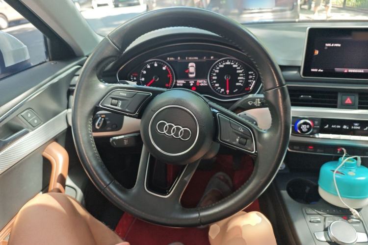 Used Audi A4L 2017 Plus 40 TFSI Fashion Model Steering Wheel