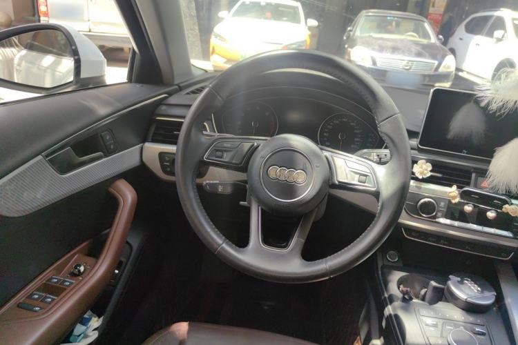 Used Audi A4L 2017 40 TFSI Fashion Model Steering Wheel
