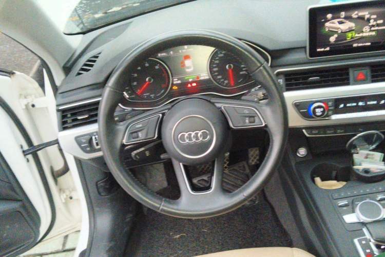 Used Audi A4L 2017 40 TFSI Fashion Model Steering Wheel