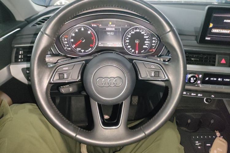 Used Audi A4L 2017 40 TFSI Fashion Model Steering Wheel