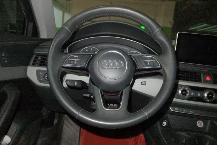 Used Audi A4L 2017 Plus 40 TFSI Ambition Model Steering Wheel