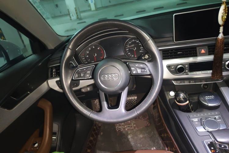 Used Audi A4L 2017 40 TFSI Fashion Model Steering Wheel