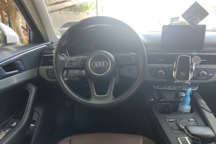 Used Audi A4L 2017 Plus 40 TFSI Ambition Model Steering Wheel