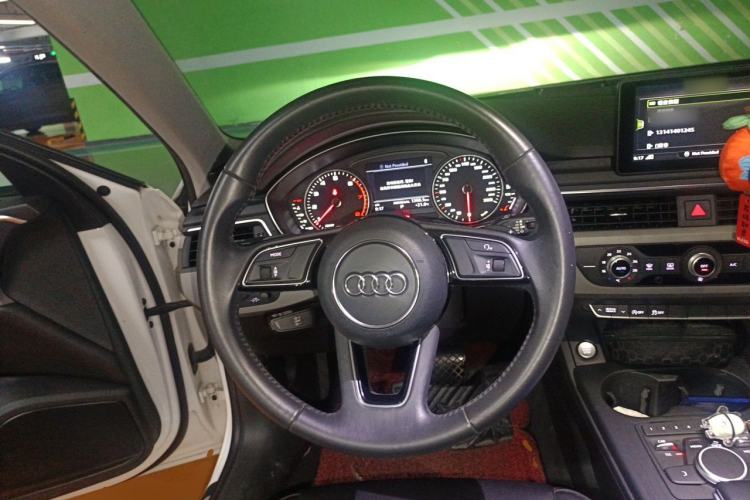 Used Audi A4L 2017 Plus 40 TFSI Ambition Model Steering Wheel
