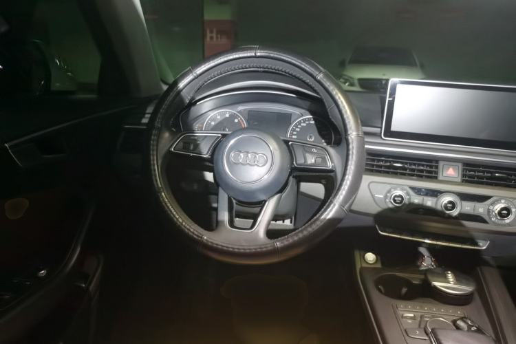 Used Audi A4L 2017 Plus 40 TFSI Ambition Model Steering Wheel