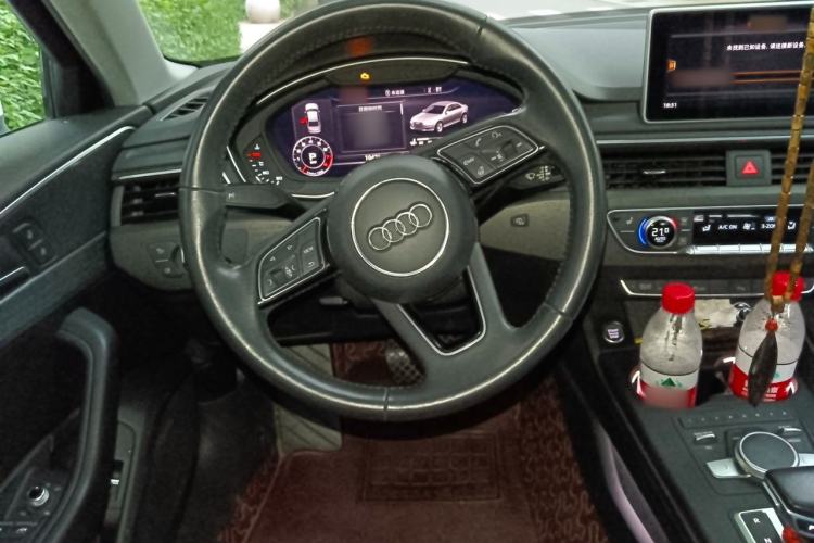 Used Audi A4L 2017 Plus 45 TFSI quattro Stylish Model Steering Wheel