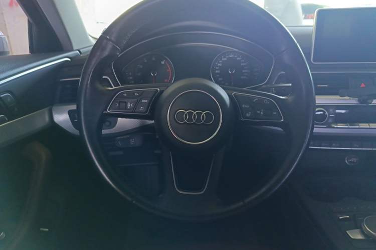Used Audi A4L 2017 40 TFSI Fashion Model Steering Wheel