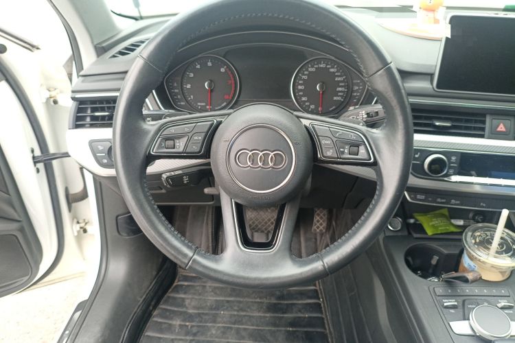 Used Audi A4L 2017 Plus 40 TFSI Fashion Model Steering Wheel