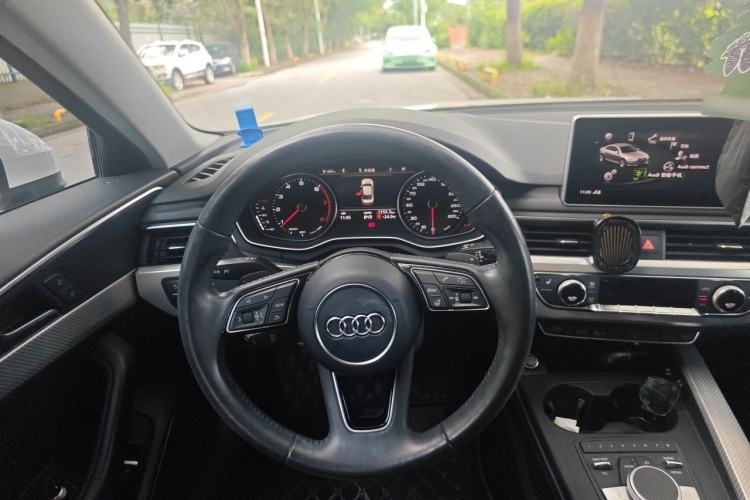 Used Audi A4L 2017 40 TFSI Fashion Model Steering Wheel