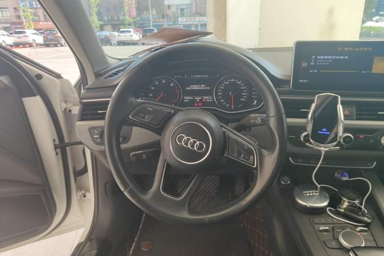 Used Audi A4L 2017 Plus 40 TFSI Ambition Model Steering Wheel