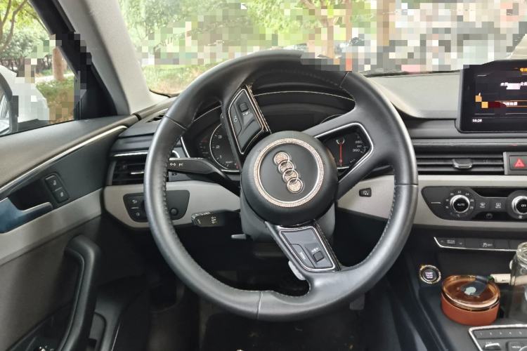 Used Audi A4L 2017 Plus 40 TFSI Ambition Model Steering Wheel