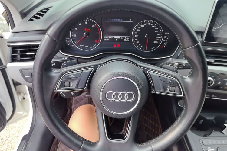 Used Audi A4L 2017 Plus 40 TFSI Ambition Model Steering Wheel