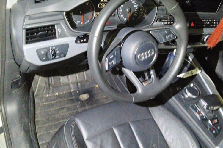 Used Audi A4L 2017 40 TFSI Fashion Model Steering Wheel