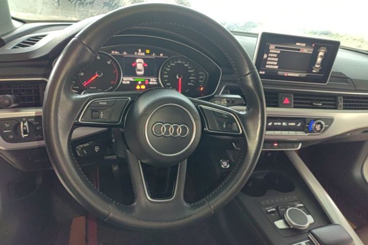 Used Audi A4L 2017 Plus 40 TFSI Fashion Model Steering Wheel