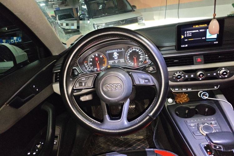Used Audi A4L 2017 Plus 40 TFSI Ambition Model Steering Wheel