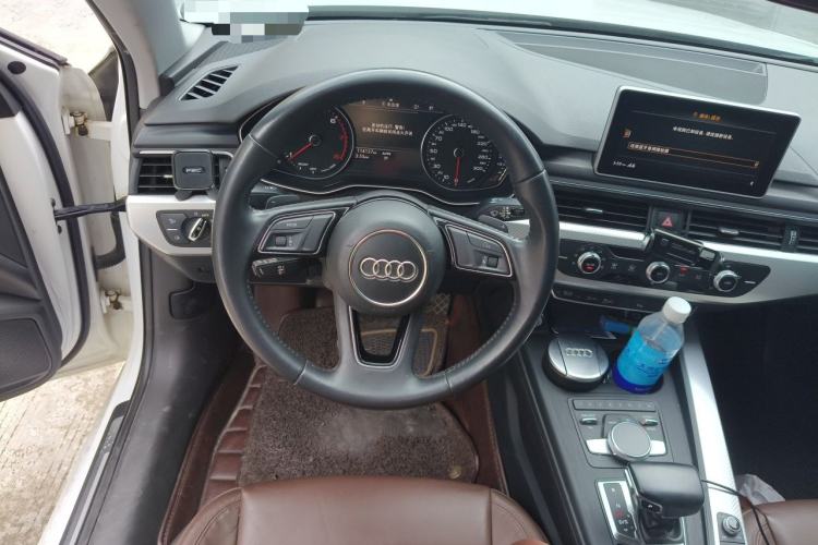 Used Audi A4L 2017 Plus 40 TFSI Ambition Model Steering Wheel