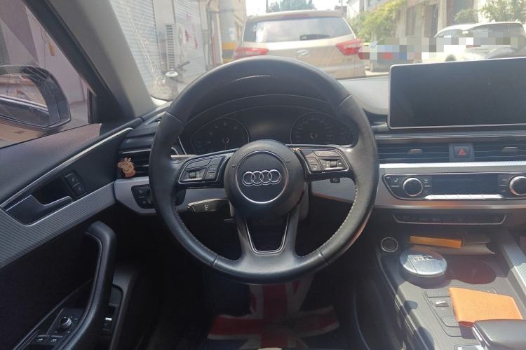 Used Audi A4L 2017 40 TFSI Fashion Model Steering Wheel