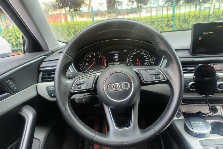 Used Audi A4L 2017 Plus 40 TFSI Ambition Model Steering Wheel
